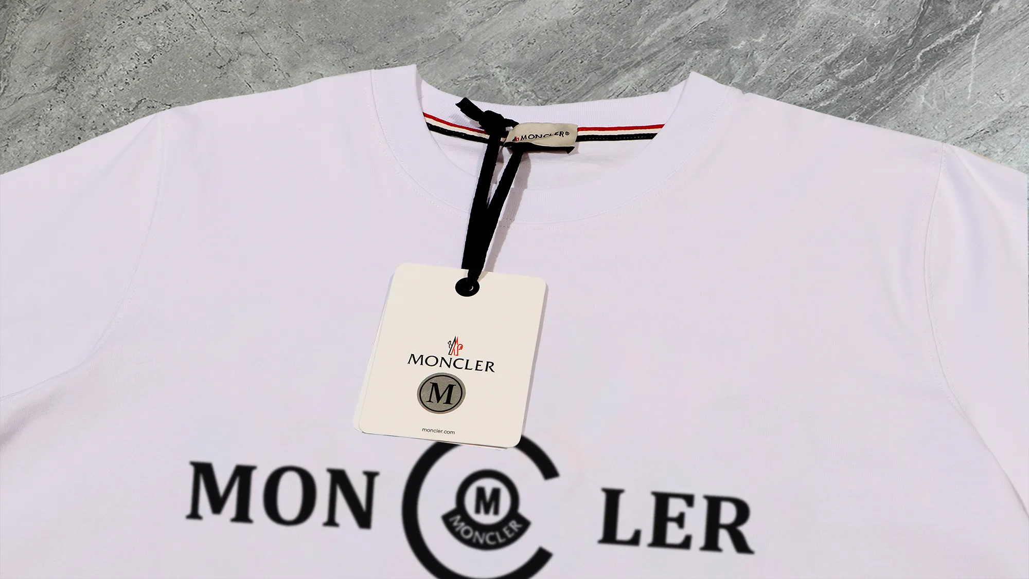 【 In Stock】 〖 𝐌𝐎𝐍𝐂𝐋𝐄𝐑~ 〗 440g ， 😎 ， ， Factory 2025 T ， ， Premium LOGO， Same Style ：Black White Size：S M L XL 2XL